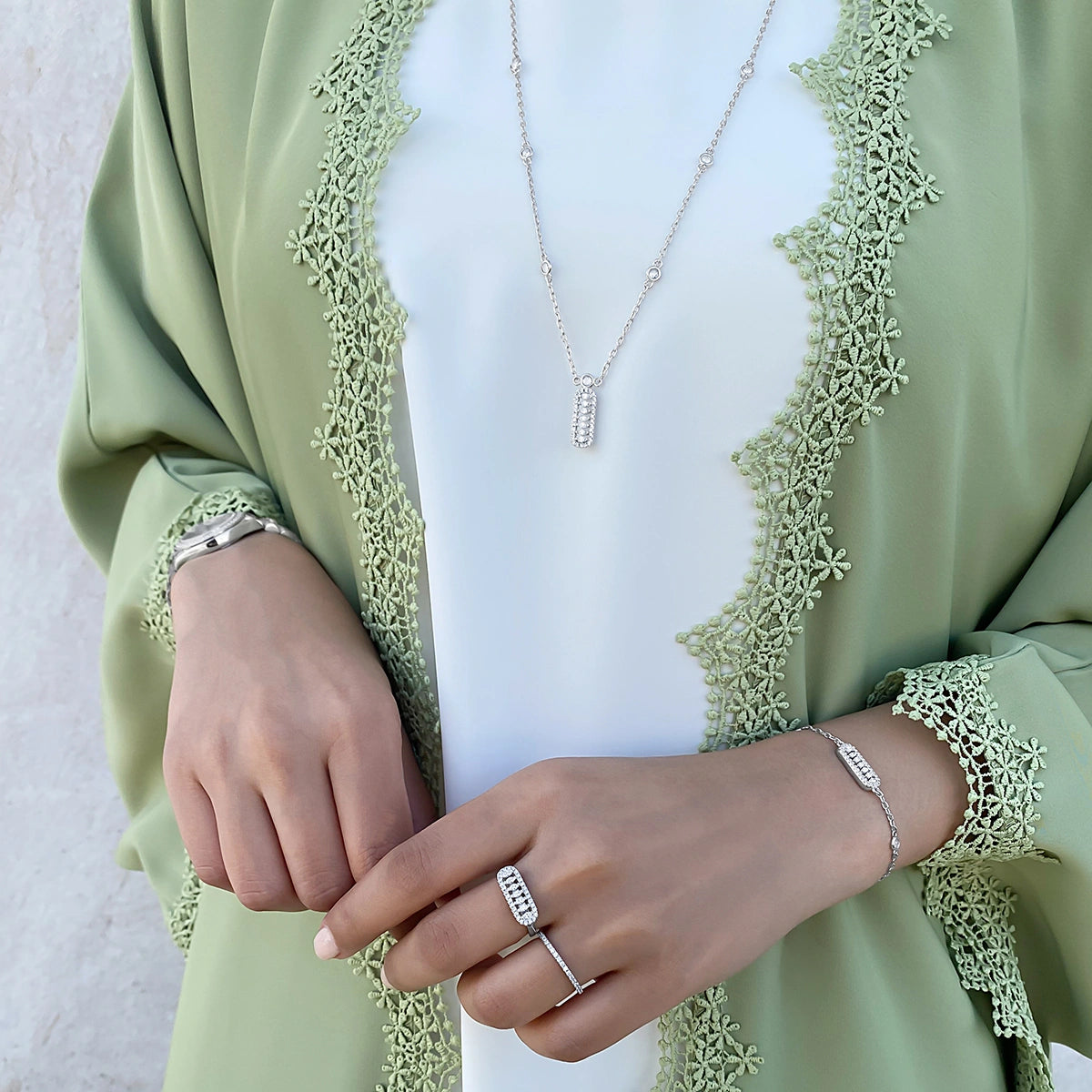 قلادة فاين بتصميم بسيط / اللون الفضي