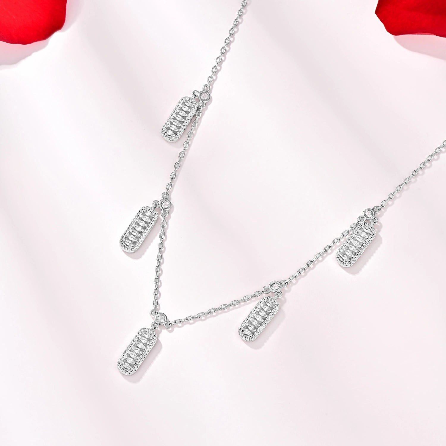 قلادة فاين بتصميم متعدد / اللون الفضي