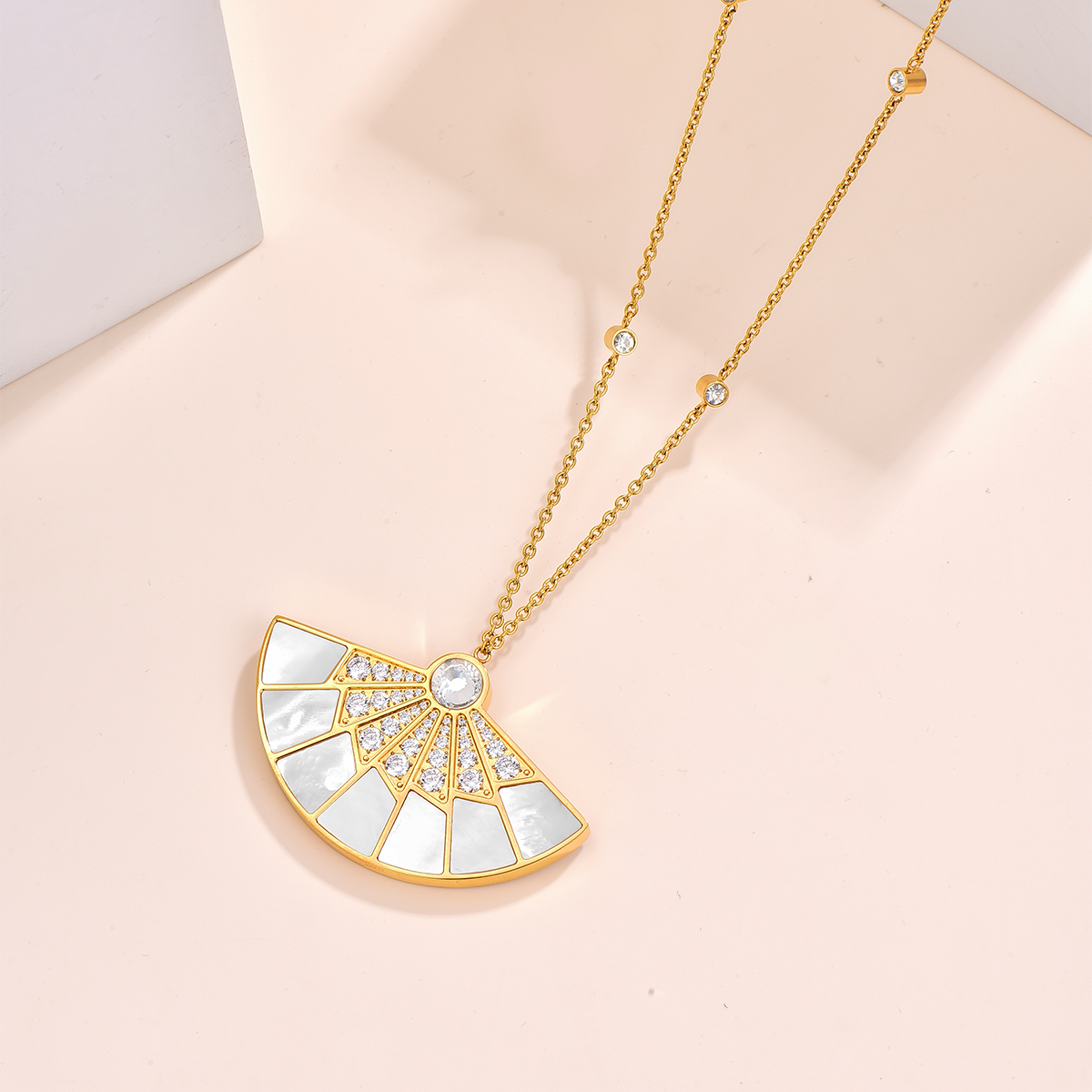 Fan / Necklace Gold