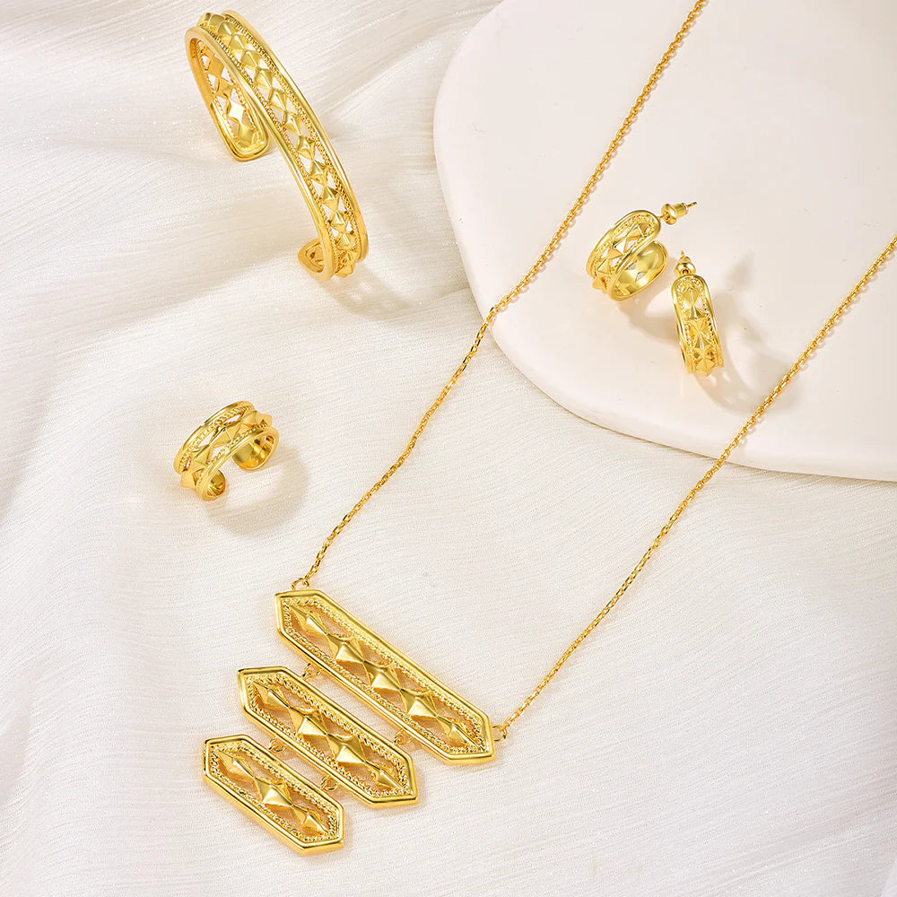 Anaqa / Necklace Gold