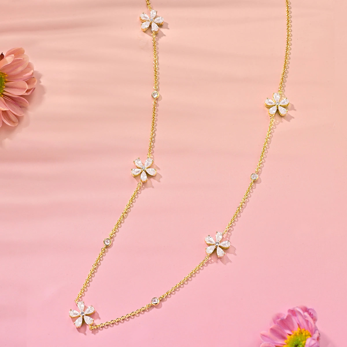 Daisy Flower / Multi Motif Necklace Gold