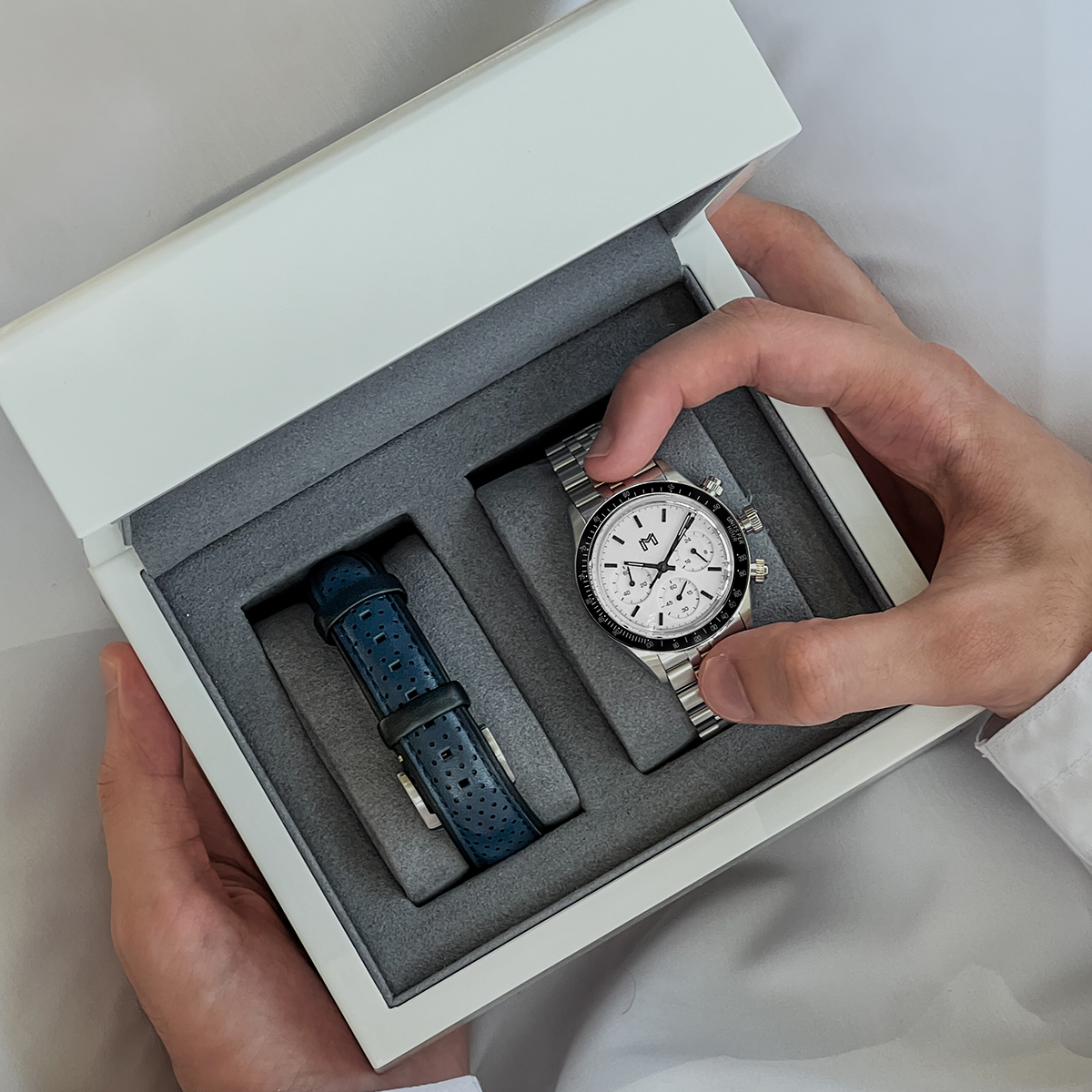 FST_LIFETSYLEWeb_0015_06_Fix-dial-and-brighten-strap_Edited_3e0006f7-2a27-4a63-a2b7-09107ddf4948 | MINIMALIST