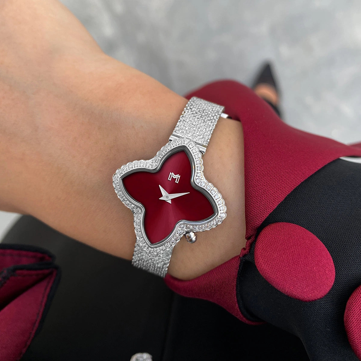 JRY05_LS_6_6d9e0709-9434-4bd0-bf44-103aec07a660 | MINIMALIST