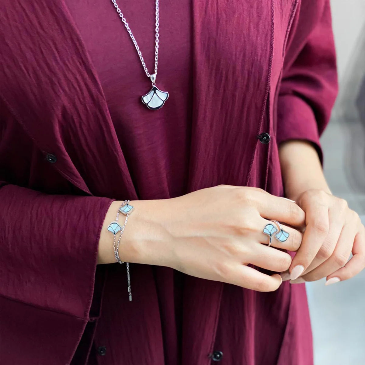 Tulip / Necklace Pearl Silver