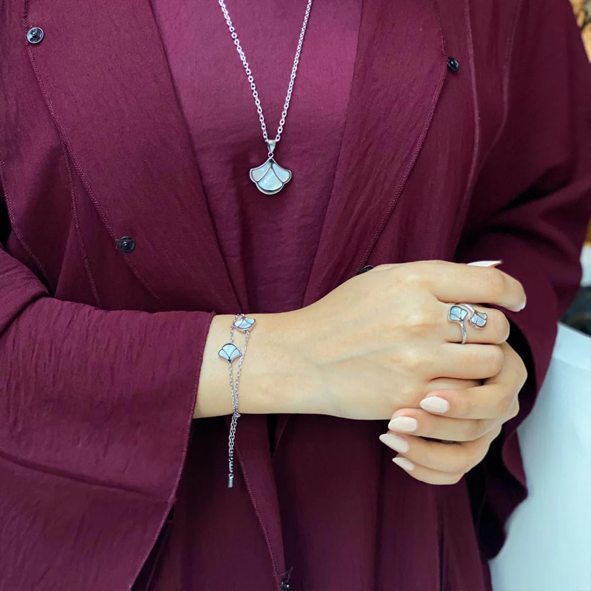 Tulip / Necklace Pearl Silver