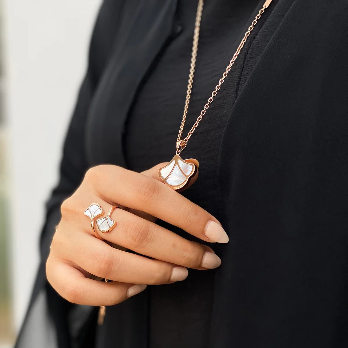 Tulip / Necklace Pearl Rose Gold