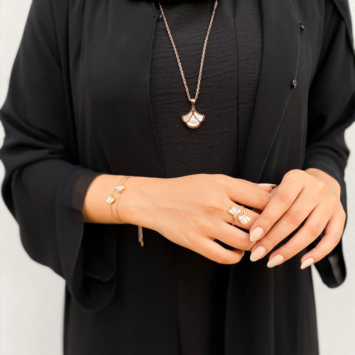 Tulip / Necklace Pearl Rose Gold