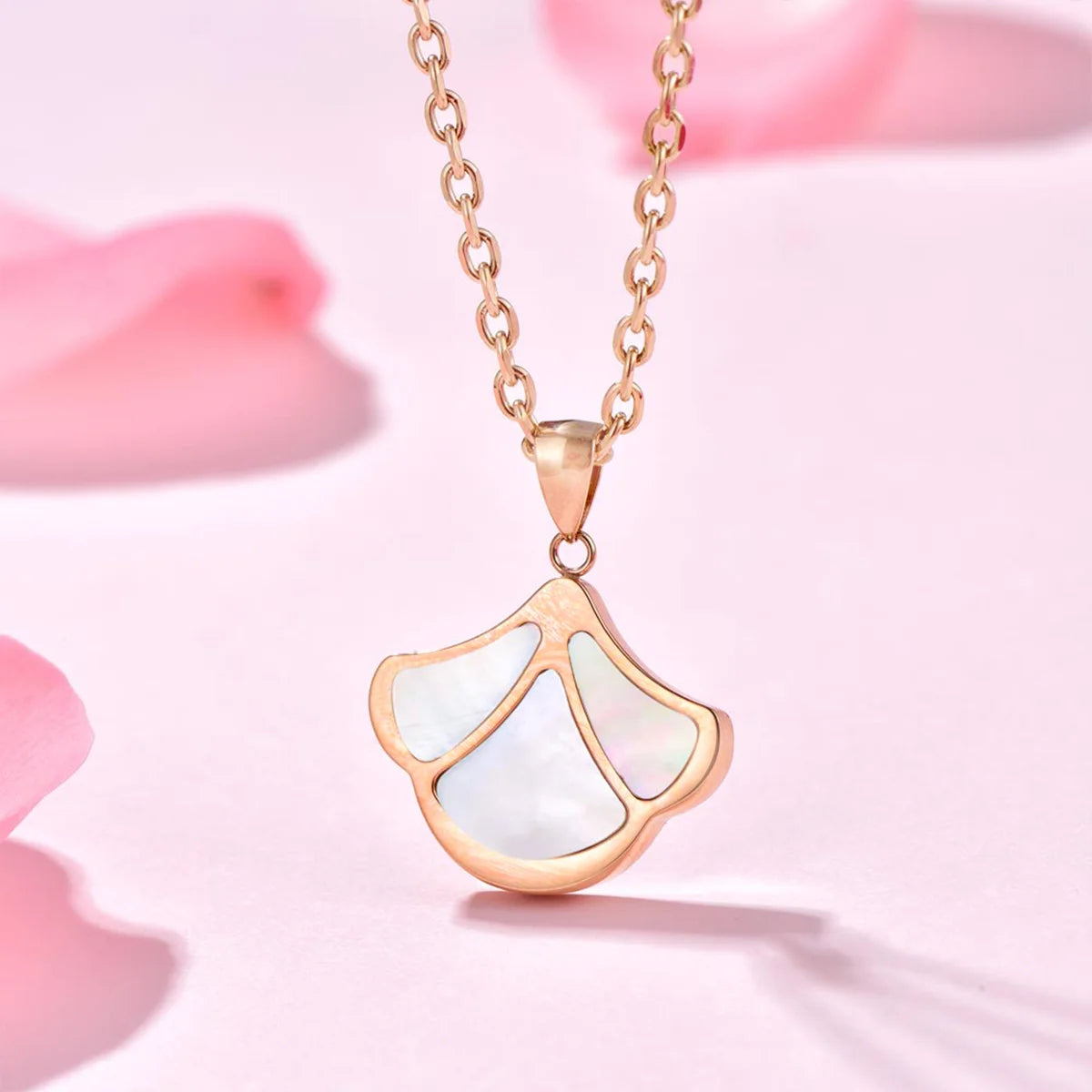 Tulip / Necklace Pearl Rose Gold