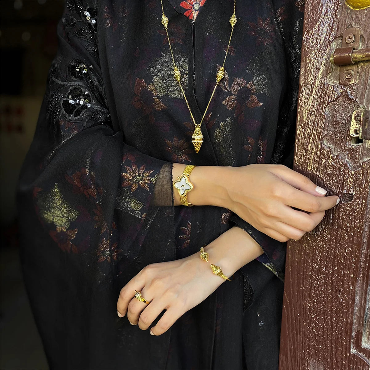 Lantern / Necklace Gold