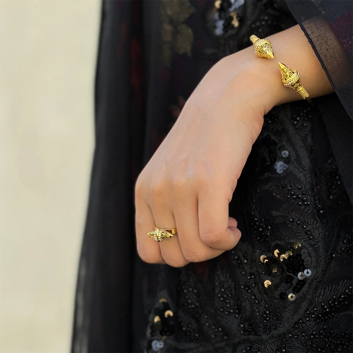 لانترن / خاتم باللون الذهبي