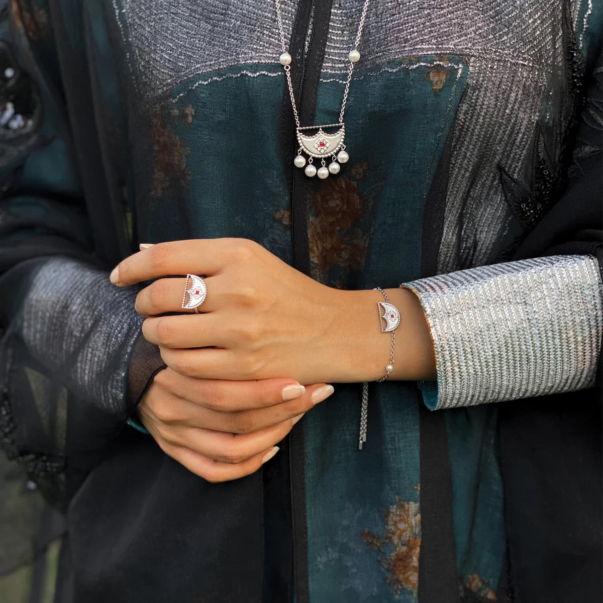 شناف / خاتم باللون الفضي