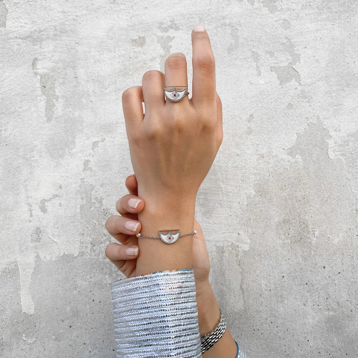 شناف / خاتم باللون الفضي