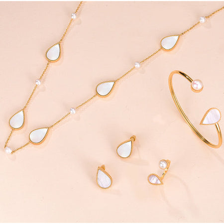 Drop / Necklace Pearl Gold